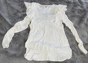 H&M Women’s Top Size 2 White Ruffle Round Neck Button Soft Lightweight Shirt